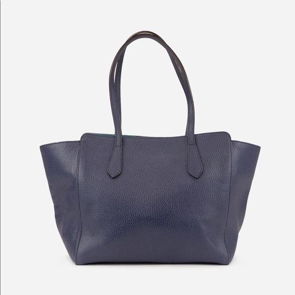 Gucci Navy Leather Swing Tote - Picture 2 of 12